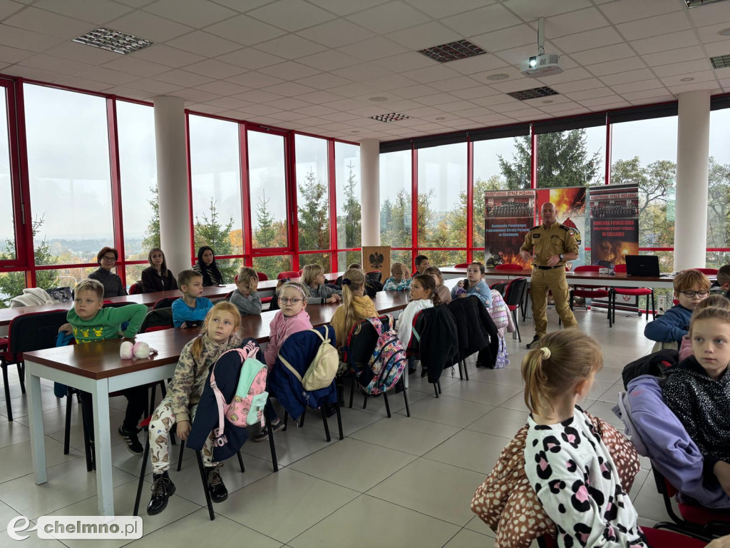 Strażaków odwiedziły dzieci z SP w Małych Łunawach