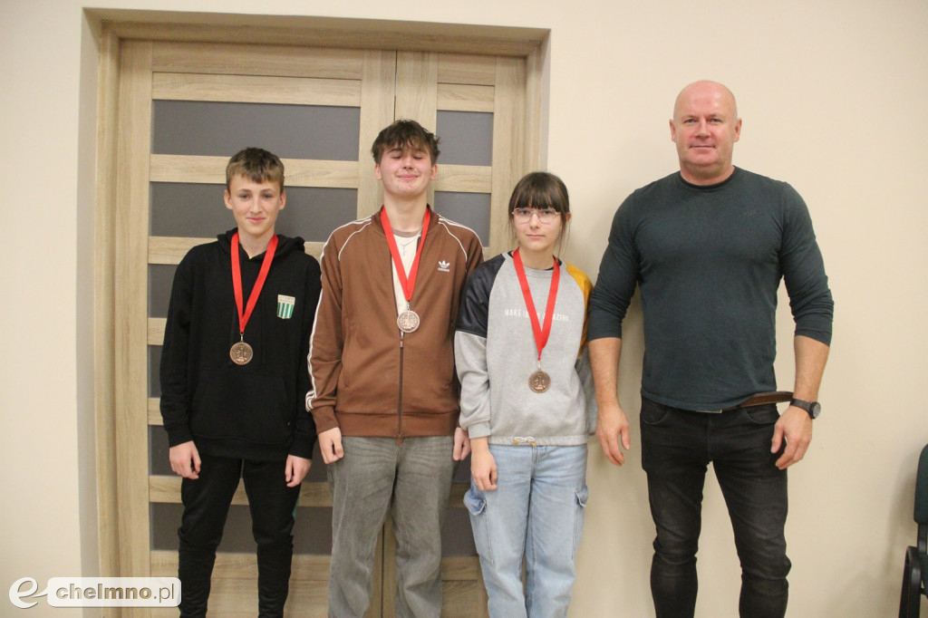 Drużyny “DWÓJKI” mistrzami Chełmna w Szachach