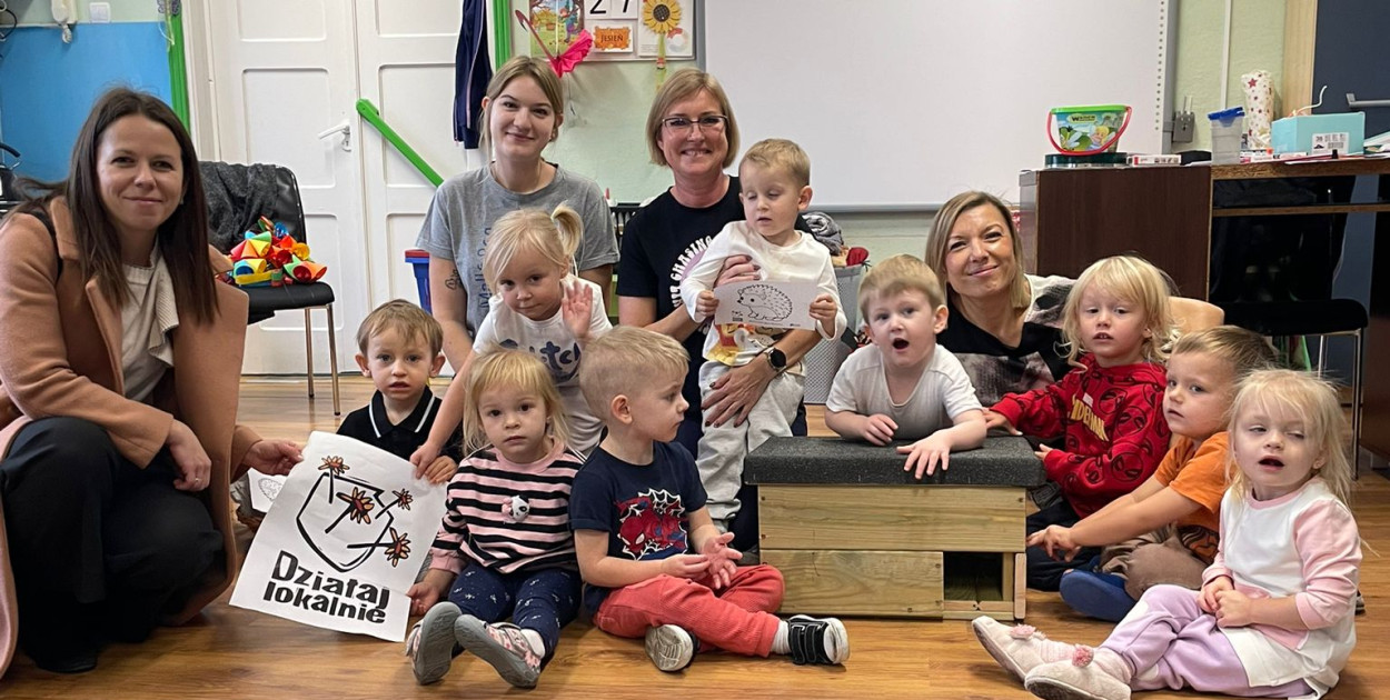 Nasze domki dla jeży i owadów znalazły swoje miejsca