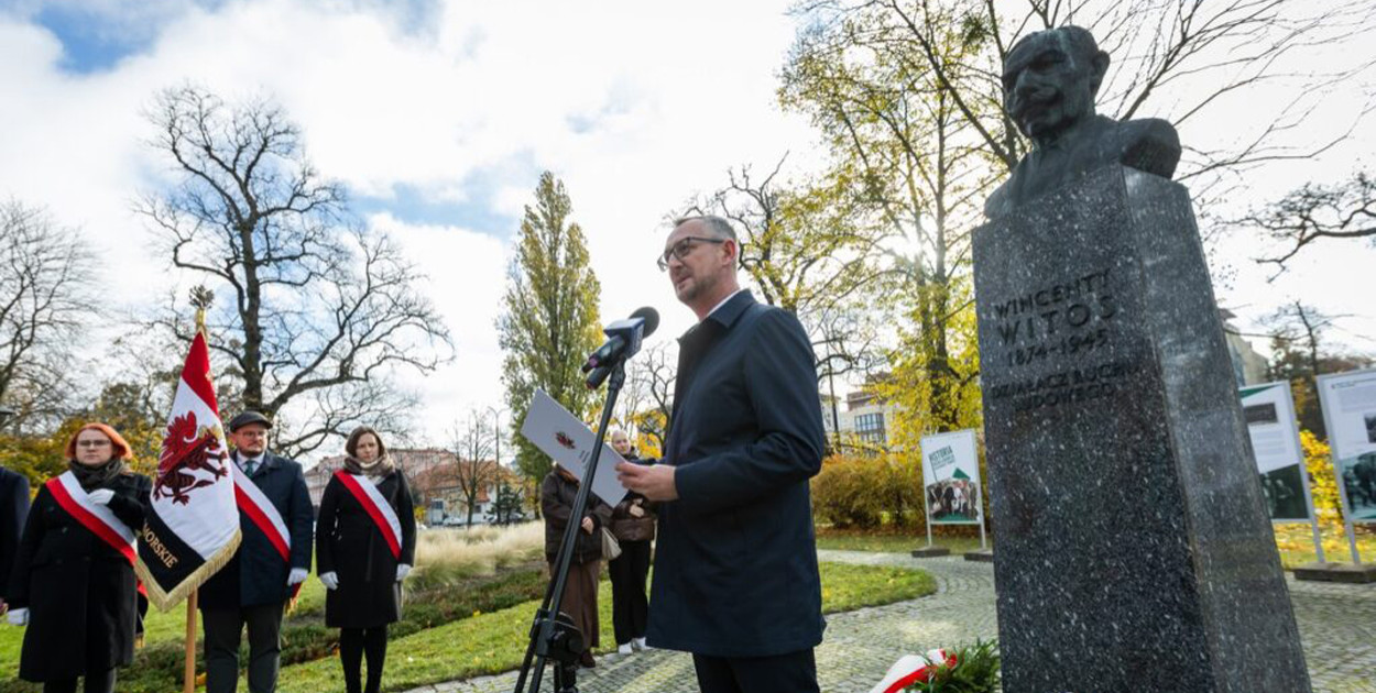 Uroczystości pod pomnikiem Wincentego Witosa