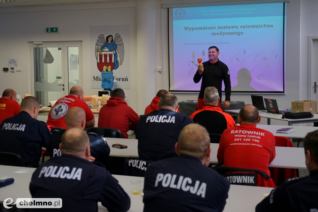 Ćwiczenia policjantów i ratowników wodnych