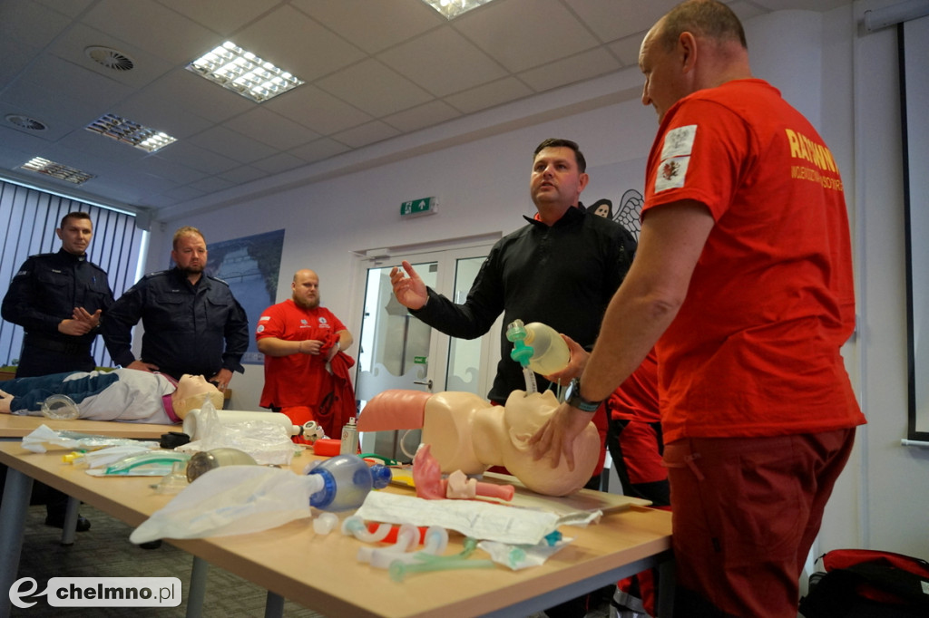 Ćwiczenia policjantów i ratowników wodnych