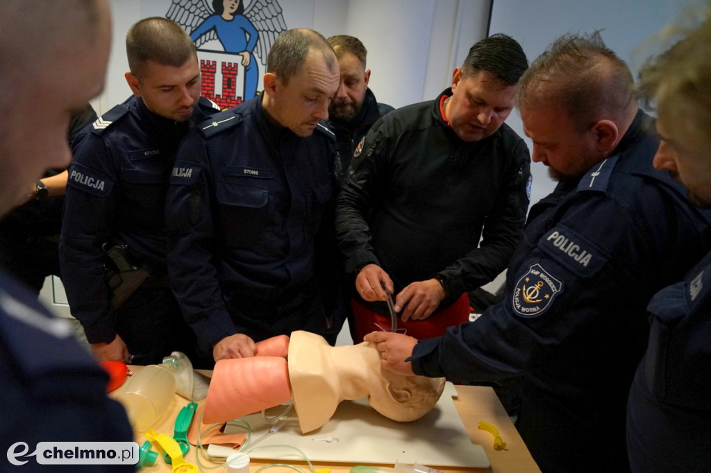 Ćwiczenia policjantów i ratowników wodnych