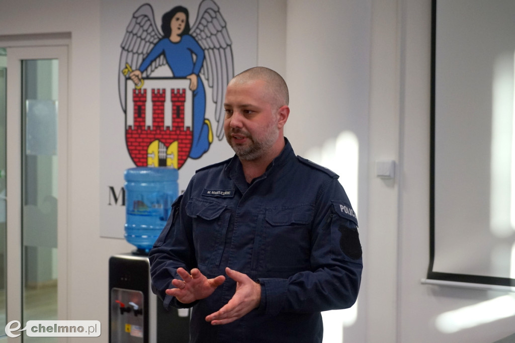 Ćwiczenia policjantów i ratowników wodnych