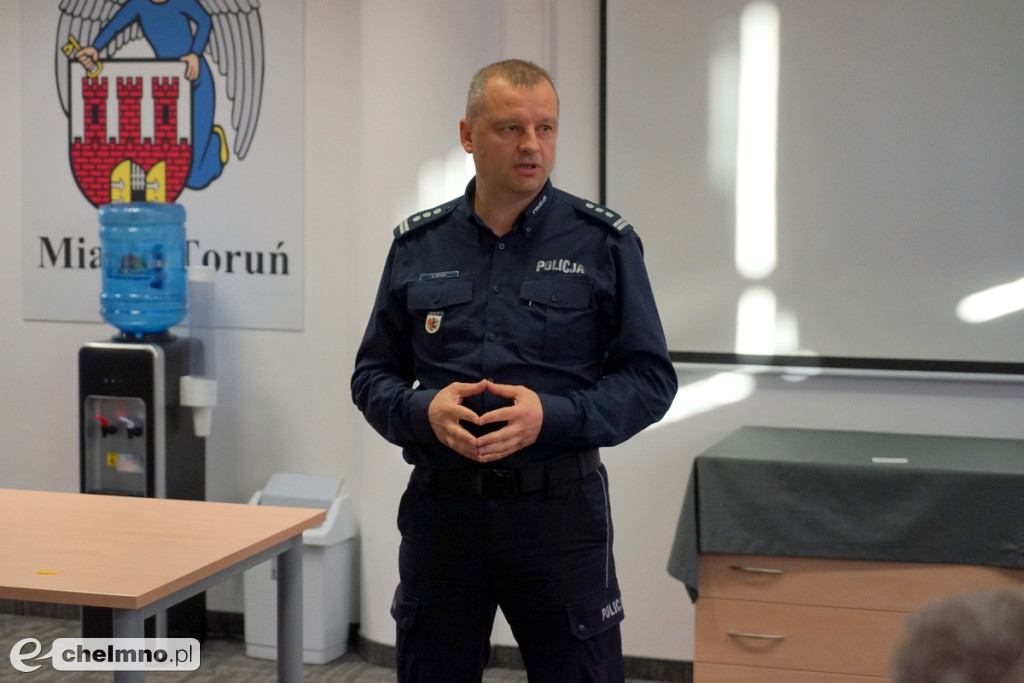 Ćwiczenia policjantów i ratowników wodnych