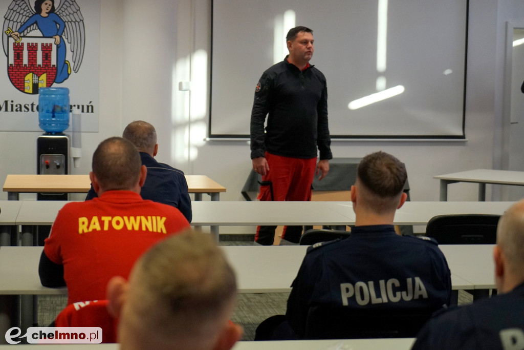 Ćwiczenia policjantów i ratowników wodnych