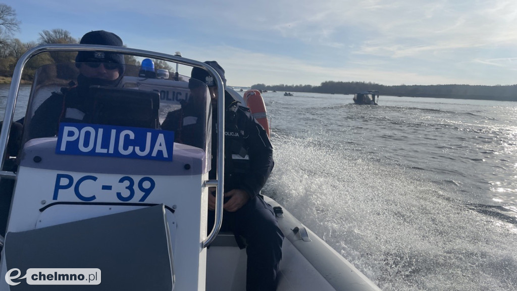 Ćwiczenia policjantów i ratowników wodnych