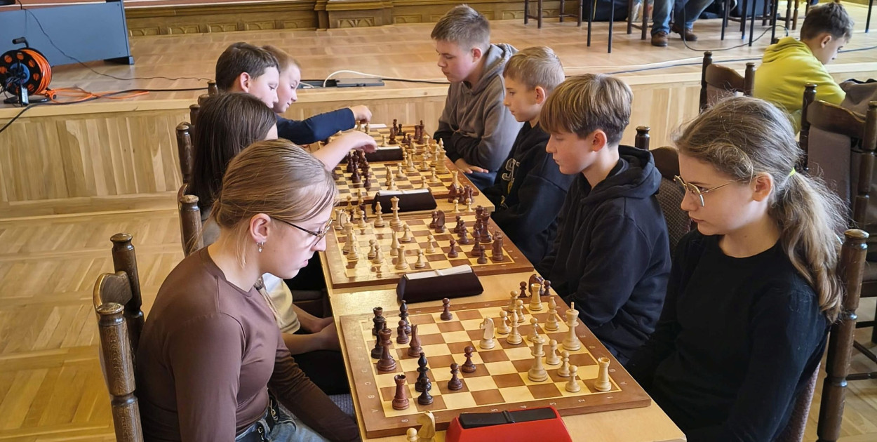 Młodzi grają w szachy! Gratulujemy wszystkim uczestnikom