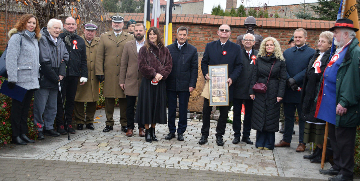 Uroczyste odsłonięcie pomnika 66. Kaszubskiego Pułku Piechoty