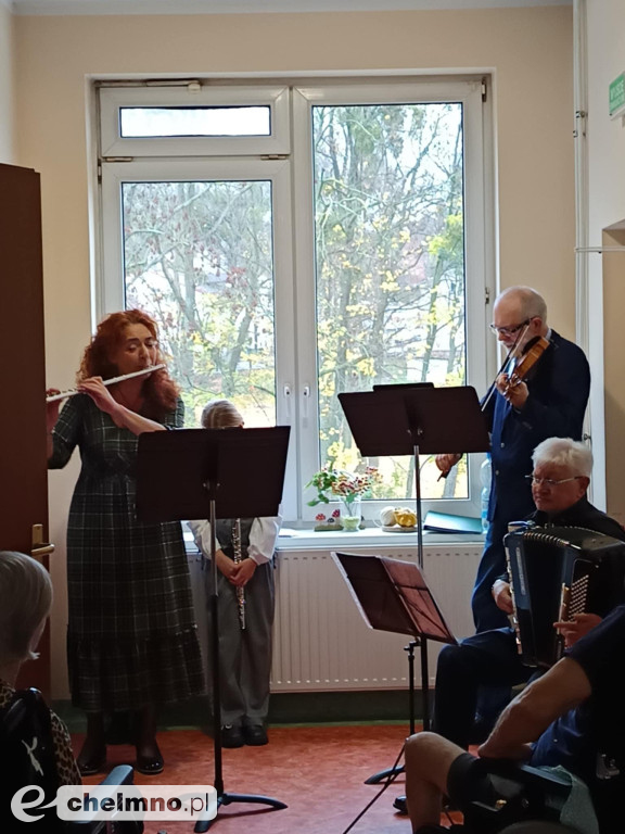 Patriotyczny koncert dla pacjentów ZOZ w Chełmnie