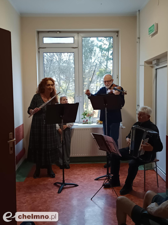 Patriotyczny koncert dla pacjentów ZOZ w Chełmnie