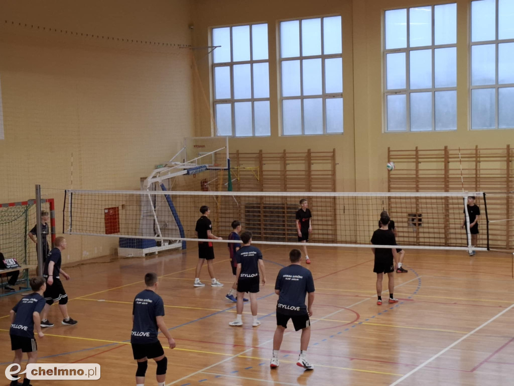 Mikołajkowy Charytatywny Turniej Piłki Siatkowej