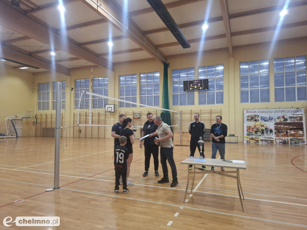 Mikołajkowy Charytatywny Turniej Piłki Siatkowej