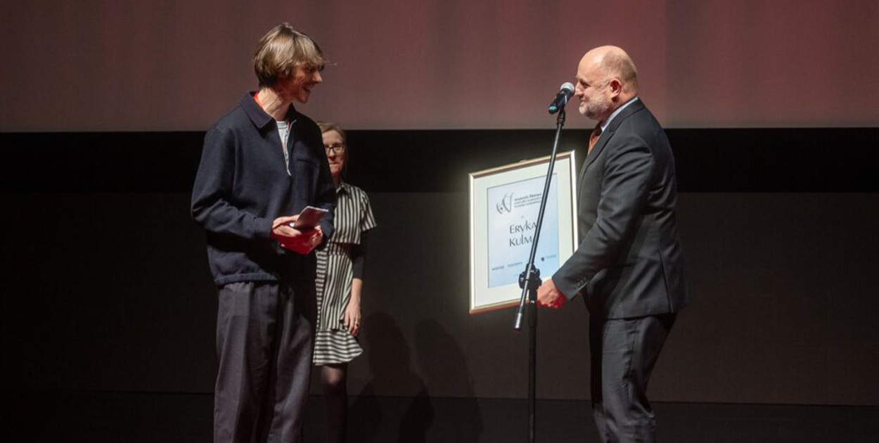 Statuetka Poli Negri dla Eryka Kulma