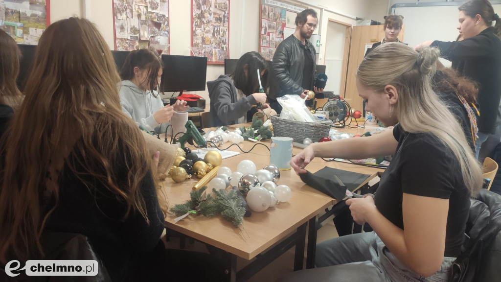 Magiczne flowerboxy, błysk lampek i młodzieżowa energia