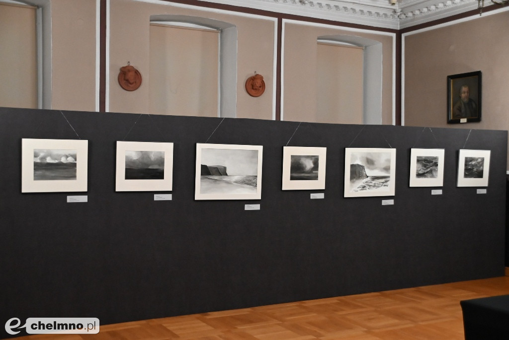 Wernisaż Agaty Jóźwiak: sztuka, która oddycha rytmem fal