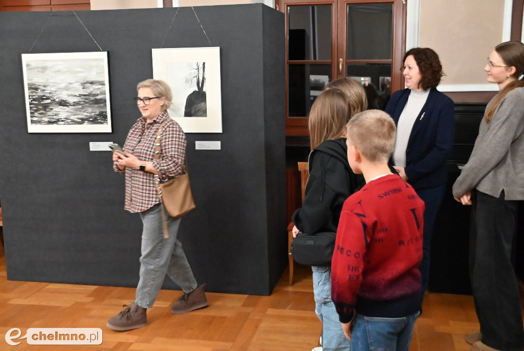 Wernisaż Agaty Jóźwiak: sztuka, która oddycha rytmem fal