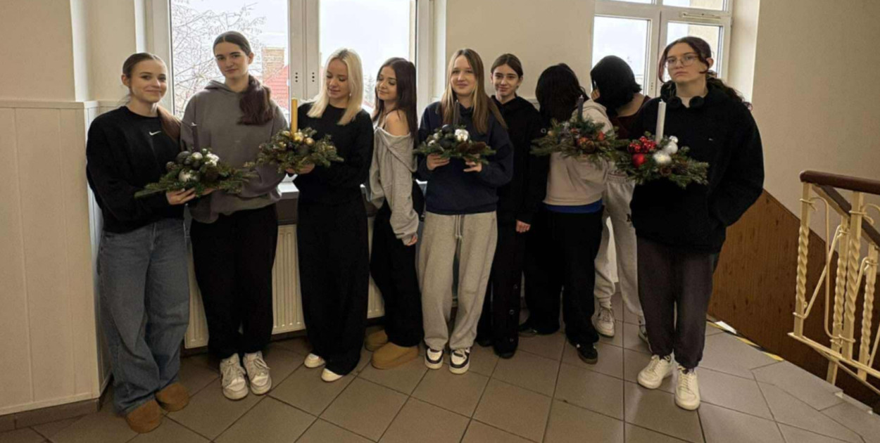 Świąteczne stroiki w klimacie „eko-glam”