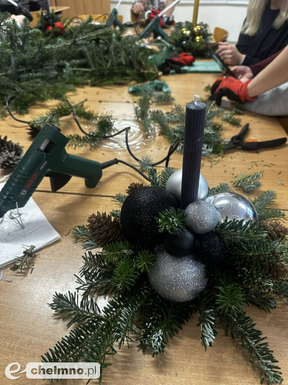 Świąteczne stroiki w klimacie „eko-glam”