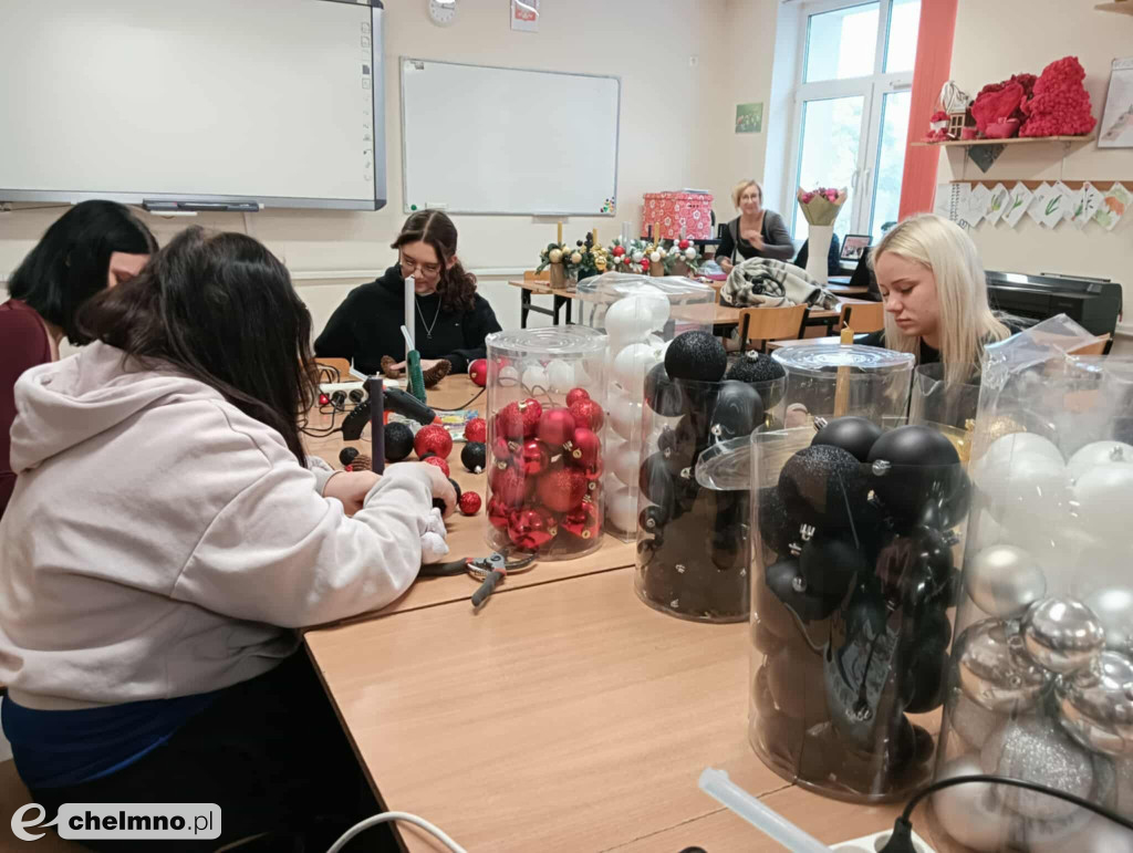 Świąteczne stroiki w klimacie „eko-glam”