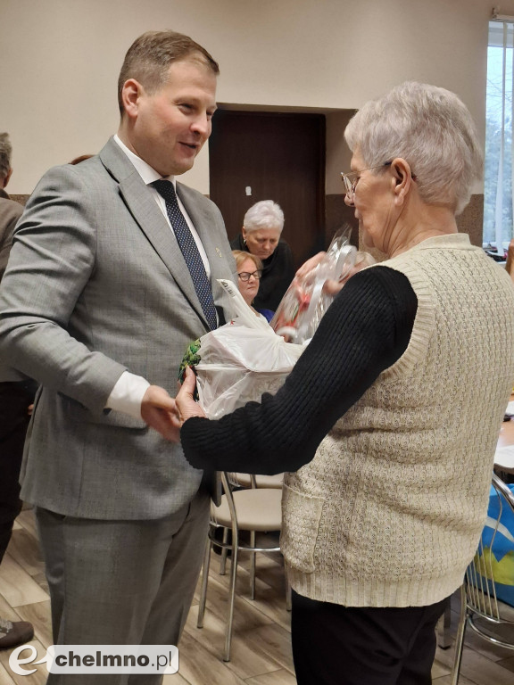 Sympatyczny czas spędzony z seniorami