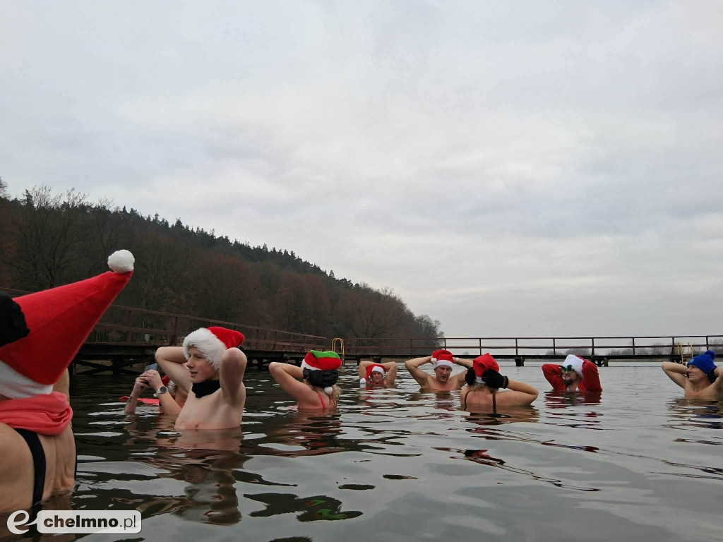 Mikołajkowe morsowanie nad Jeziorem Starogrodzkim