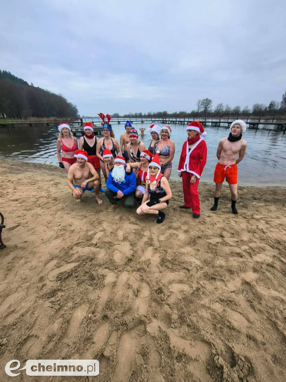 Mikołajkowe morsowanie nad Jeziorem Starogrodzkim