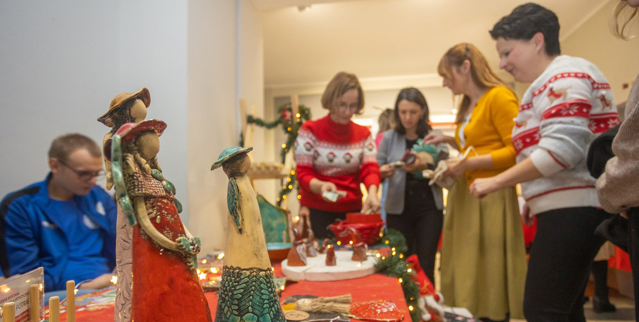 Przedsmak Bożego Narodzenia na wystawie rękodzieła