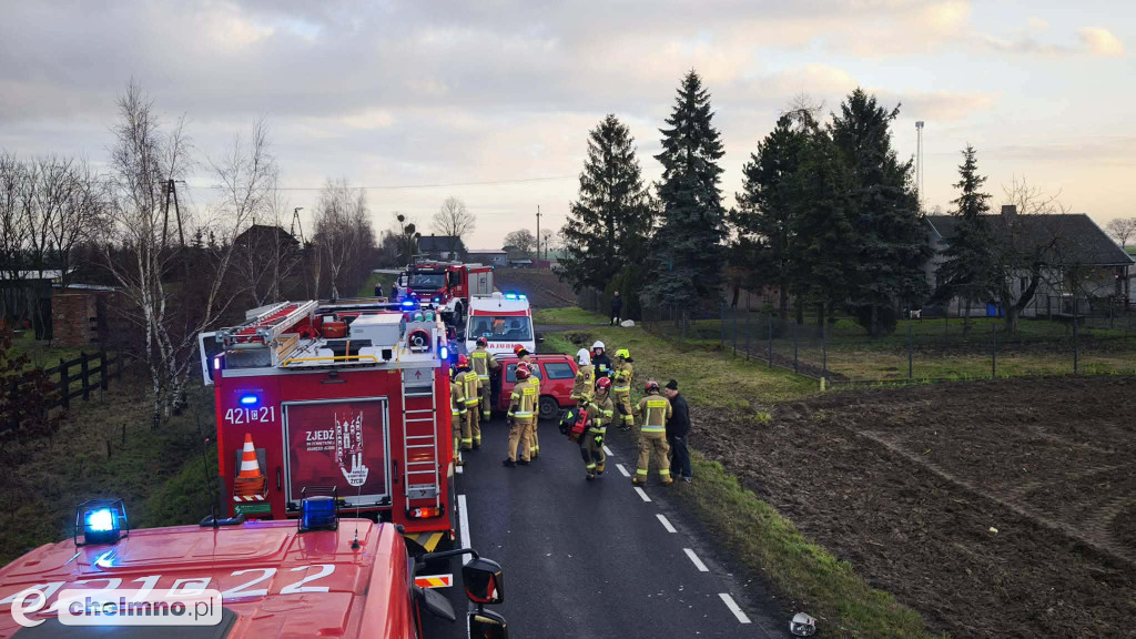 Zderzenie samochodu osobowego z ciężarówką, jedna osoba ranna