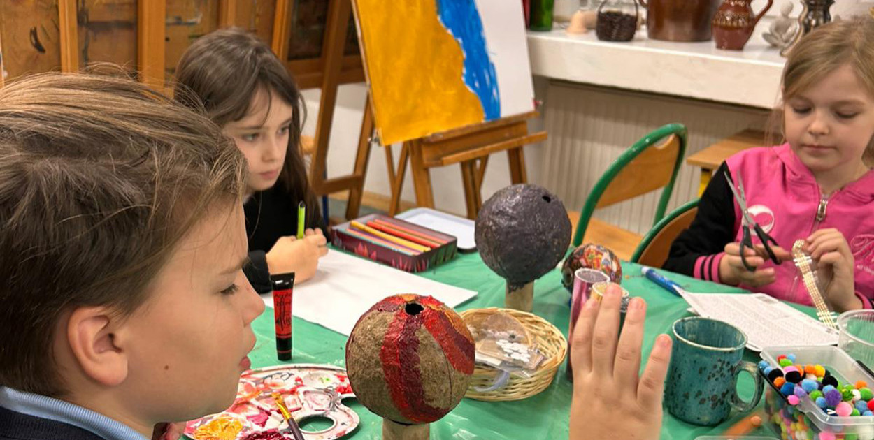 Wykonali ekologiczne ozdoby na warsztatach mâché