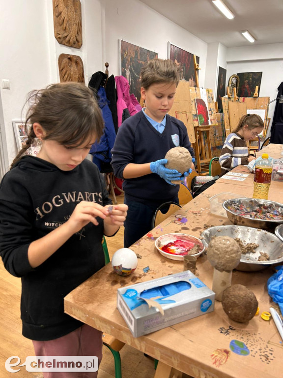 Wykonali ekologiczne ozdoby na warsztatach mâché