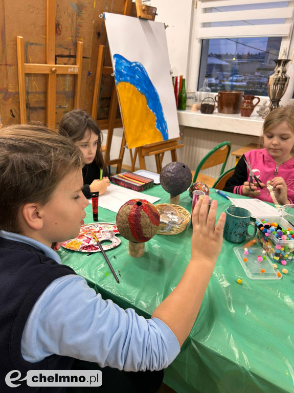 Wykonali ekologiczne ozdoby na warsztatach mâché
