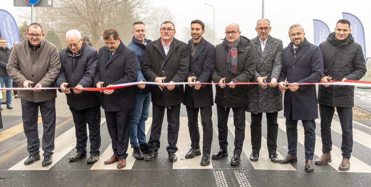 Zmodernizowaną drogą ze Stępowa do granicy województwa