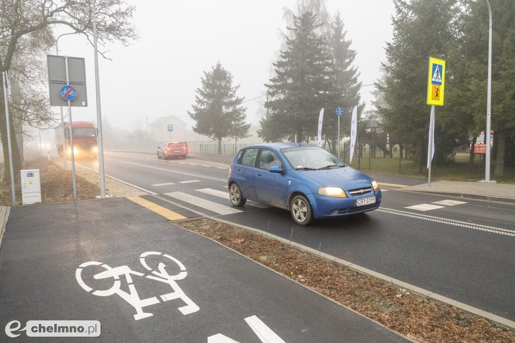 Zmodernizowaną drogą ze Stępowa do granicy województwa
