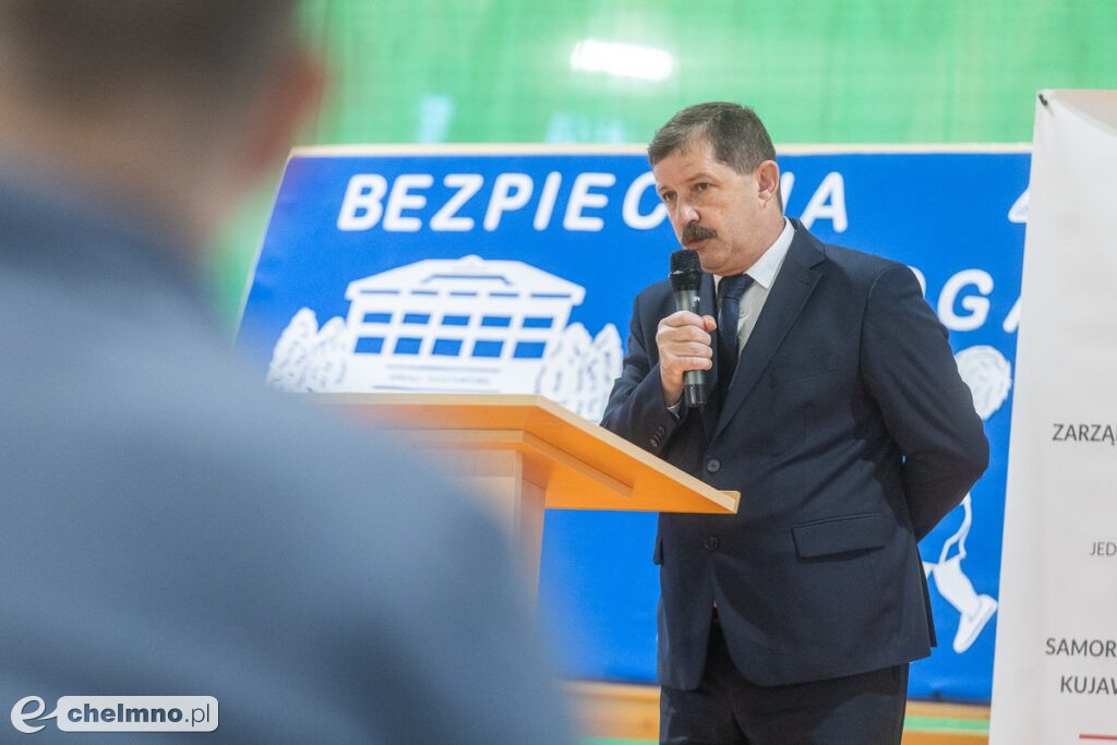 Zmodernizowaną drogą ze Stępowa do granicy województwa