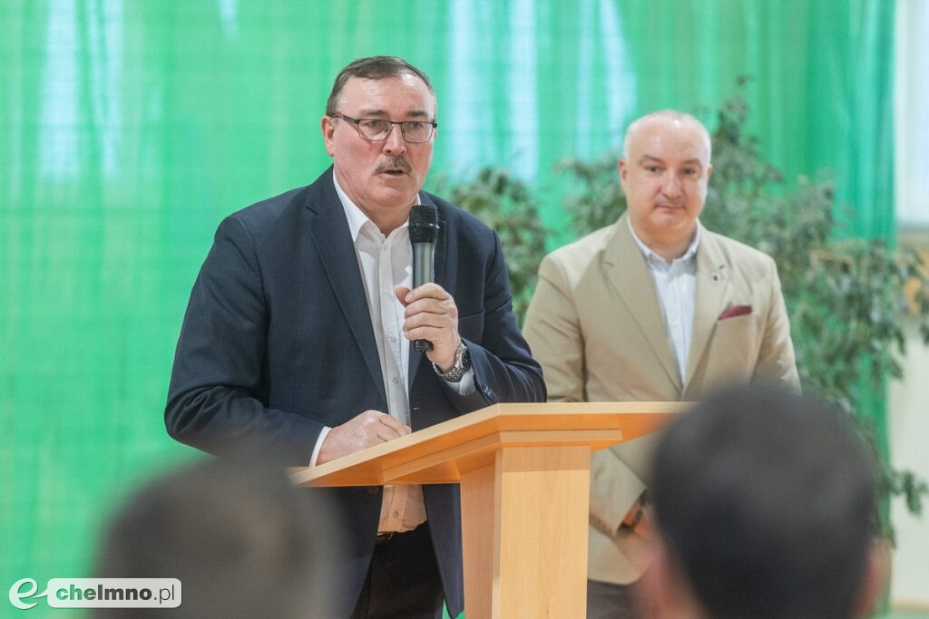 Zmodernizowaną drogą ze Stępowa do granicy województwa