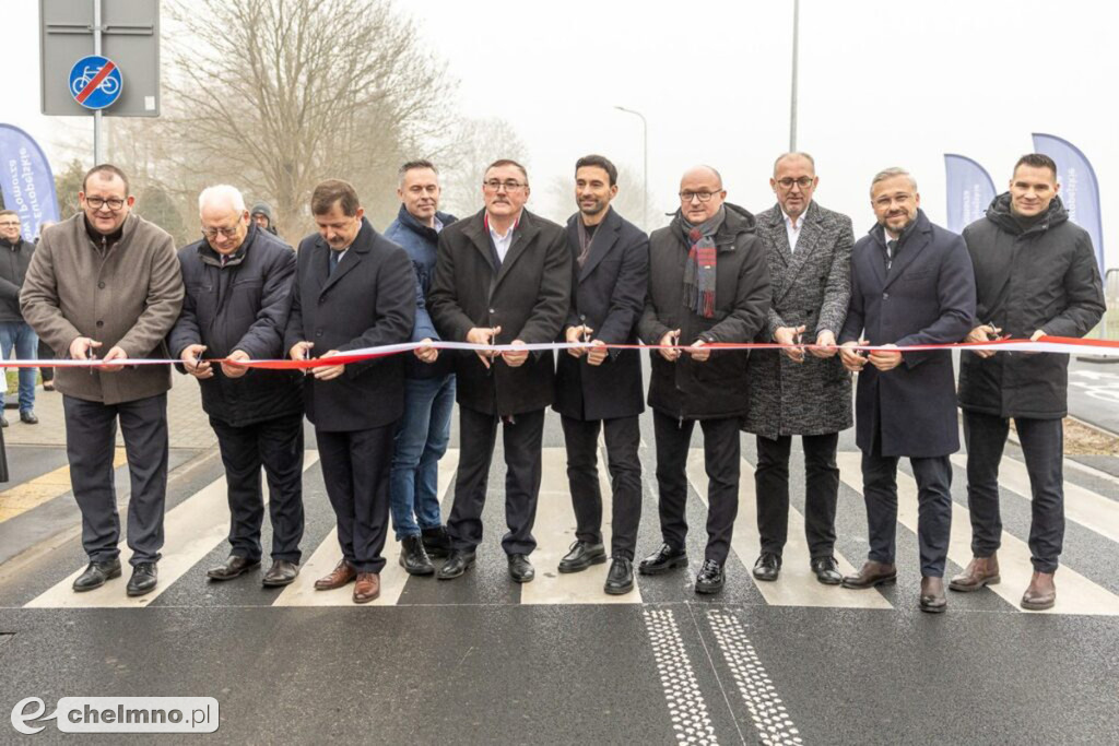 Zmodernizowaną drogą ze Stępowa do granicy województwa