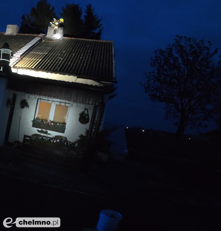 Pożar sadzy w kominie w Bajerzu