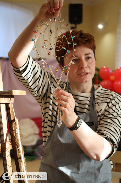 Zajęcia tworzenia łapaczy snów dla seniorów