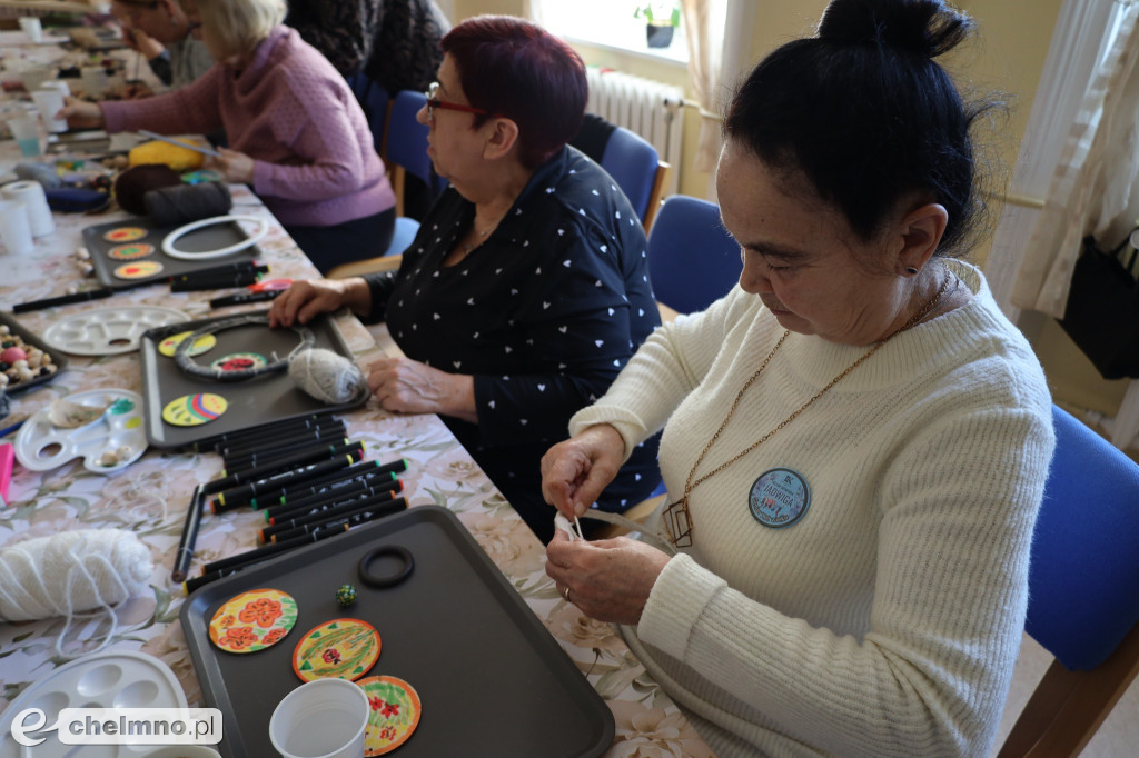 Zajęcia tworzenia łapaczy snów dla seniorów