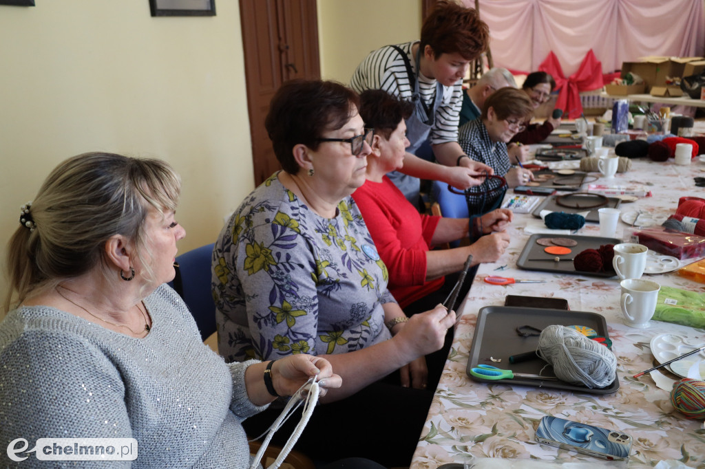 Zajęcia tworzenia łapaczy snów dla seniorów