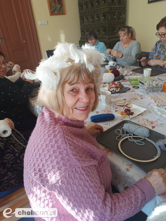 Zajęcia tworzenia łapaczy snów dla seniorów