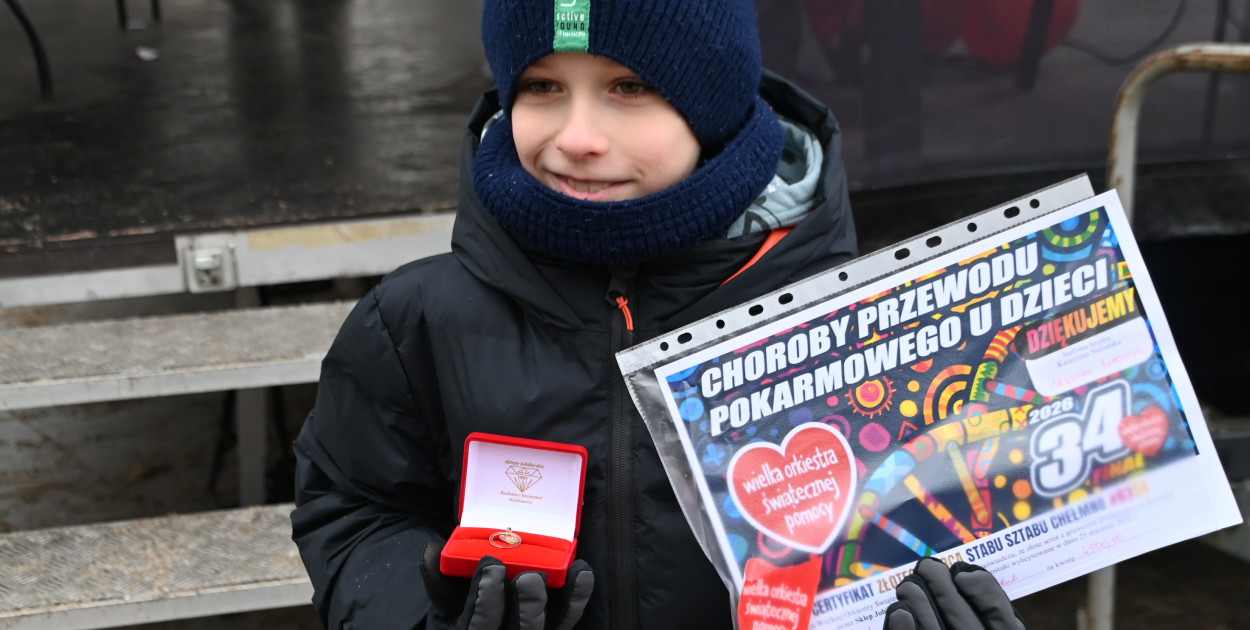 Bursztynowe złote i srebrne serduszka WOŚP wylicytowane