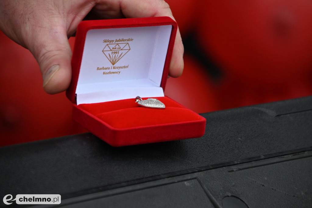 Bursztynowe złote i srebrne serduszka WOŚP wylicytowane