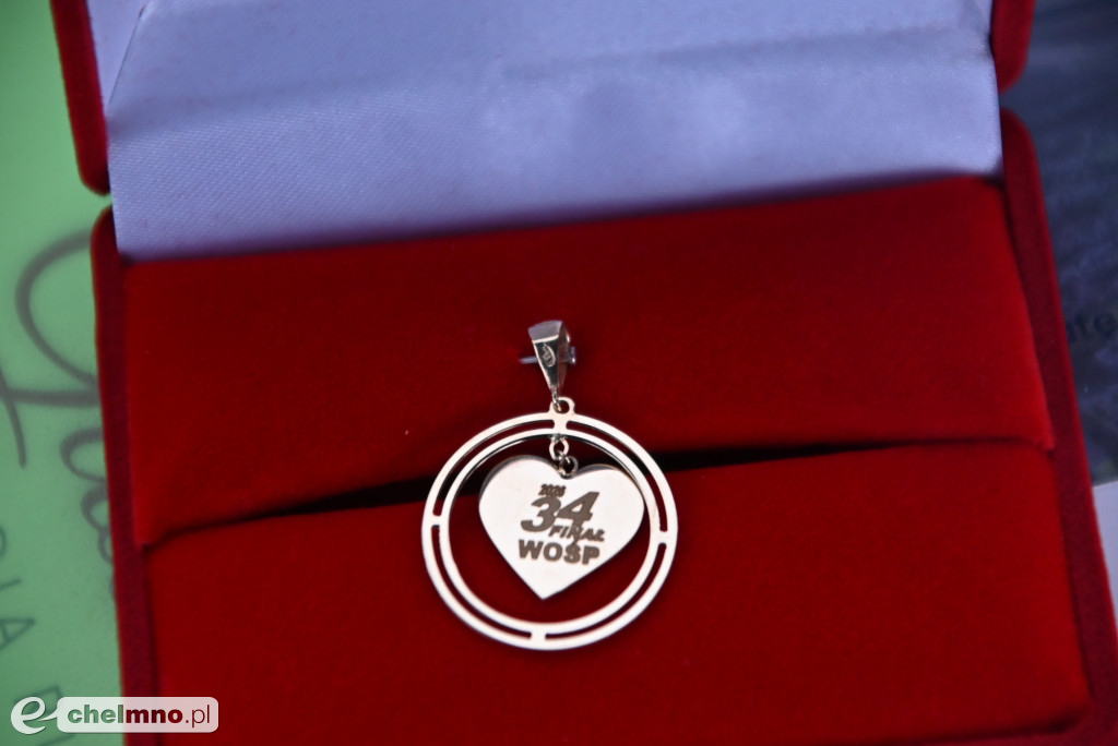 Bursztynowe złote i srebrne serduszka WOŚP wylicytowane