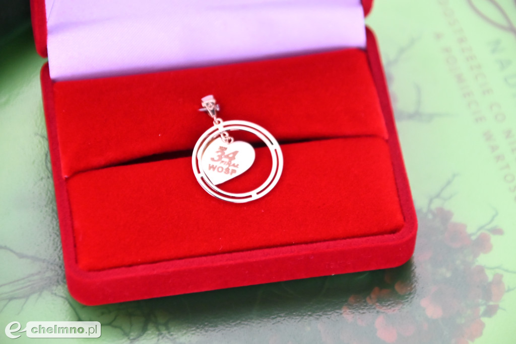 Bursztynowe złote i srebrne serduszka WOŚP wylicytowane