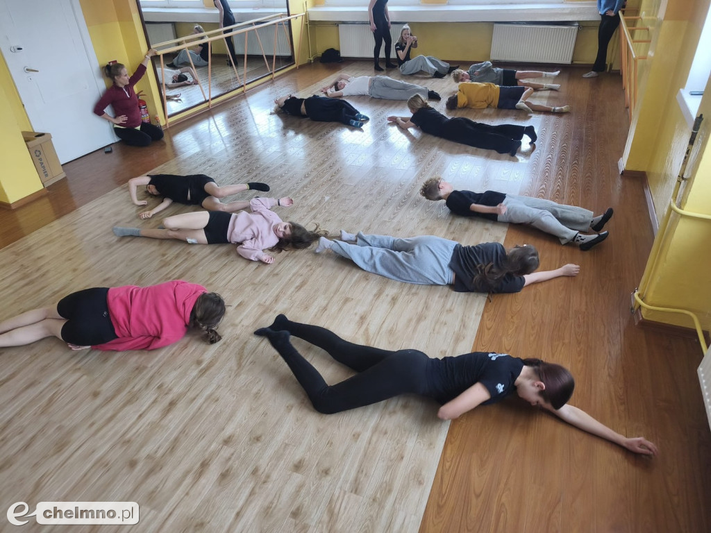 Warsztaty teatru tańca w projekcie Artystyczny Klub Młodzieżowy