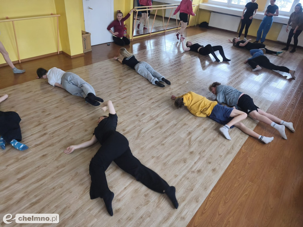 Warsztaty teatru tańca w projekcie Artystyczny Klub Młodzieżowy