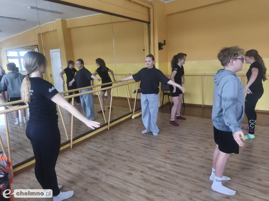 Warsztaty teatru tańca w projekcie Artystyczny Klub Młodzieżowy
