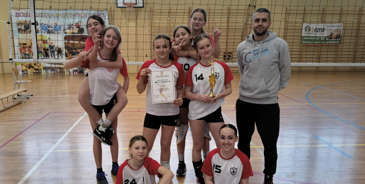 „Igrzyska Dzieci”. Cały powiat grał w siatkówkę w Stolnie!